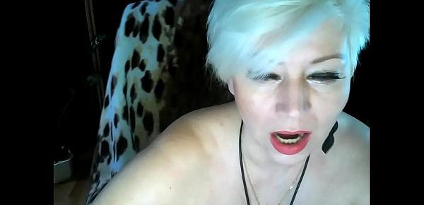  Hot sexy cougar AimeeParadise from Russia  shakes in their bitch orgasms at the request of virtual clients ..
